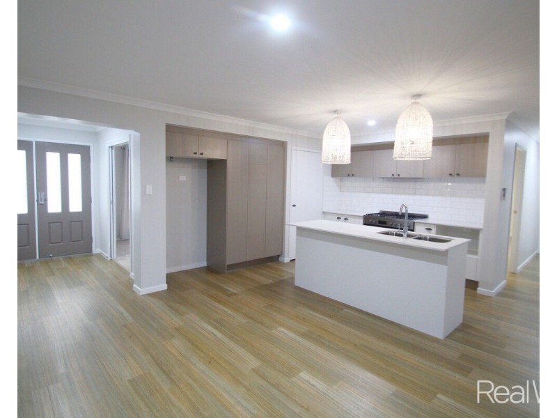 1 Bowerbird Court, Branyan QLD 4670