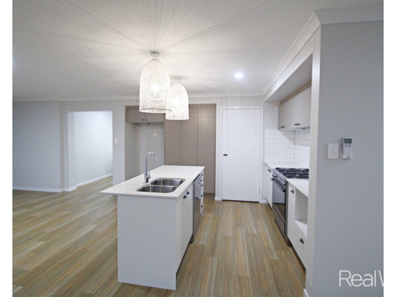1 Bowerbird Court, Branyan QLD 4670