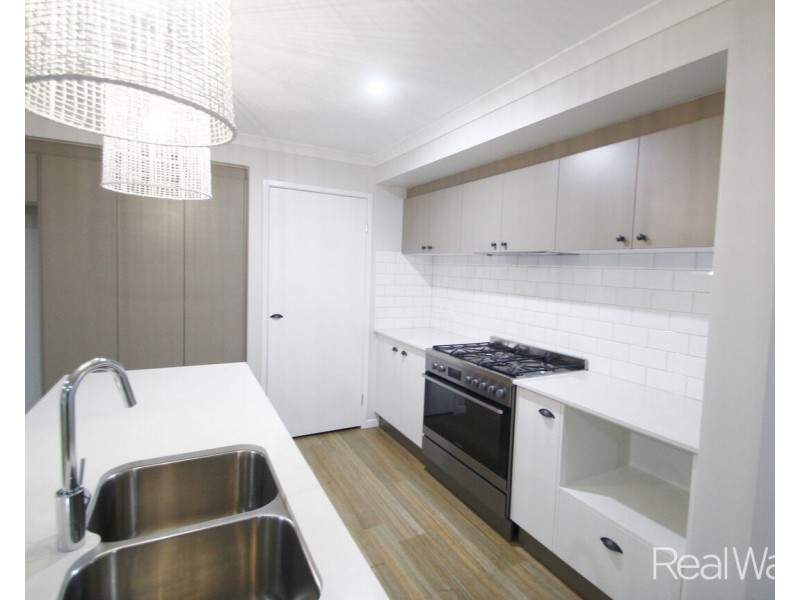 1 Bowerbird Court, Branyan QLD 4670