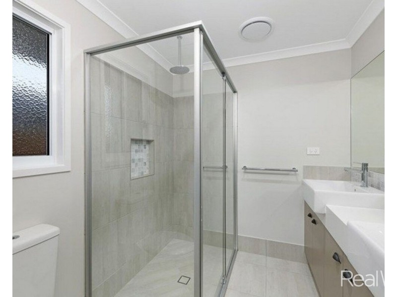 1 Bowerbird Court, Branyan QLD 4670
