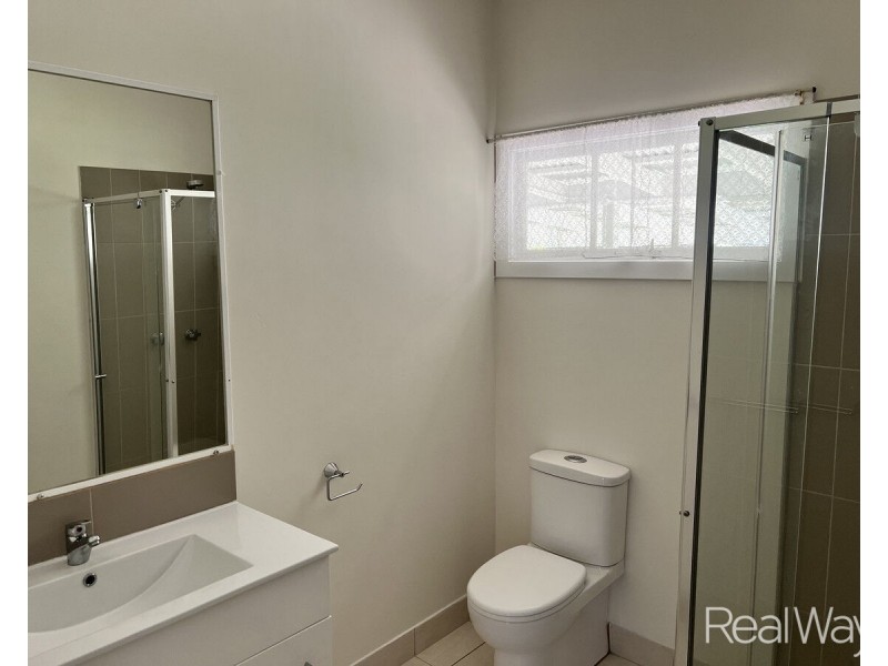 1 Buzza Street, Walkervale QLD 4670