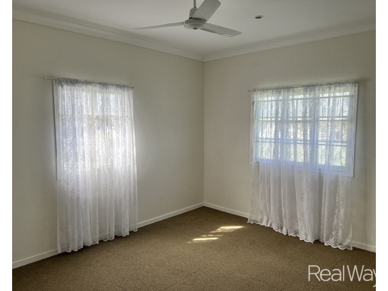 1 Buzza Street, Walkervale QLD 4670