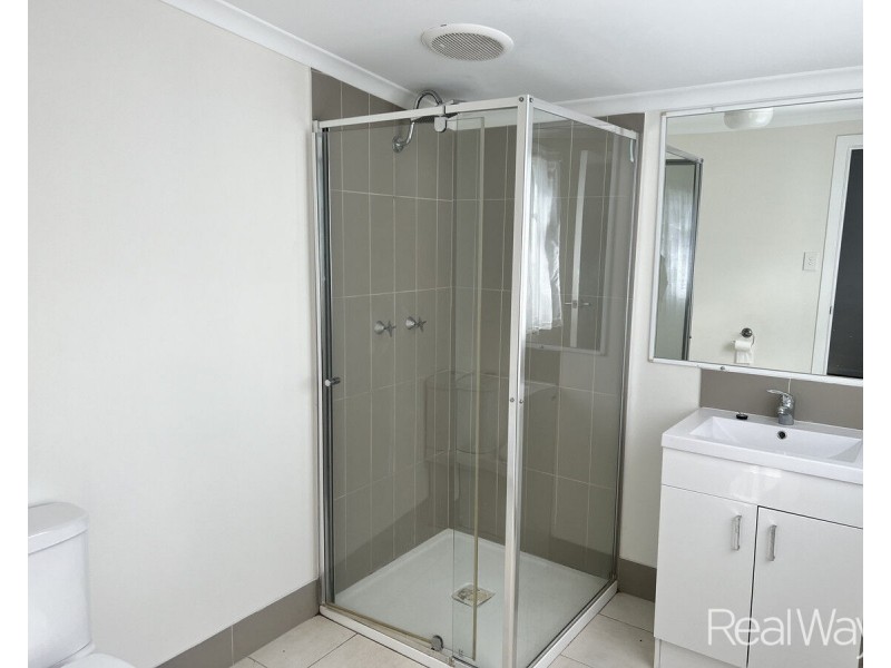 1 Buzza Street, Walkervale QLD 4670