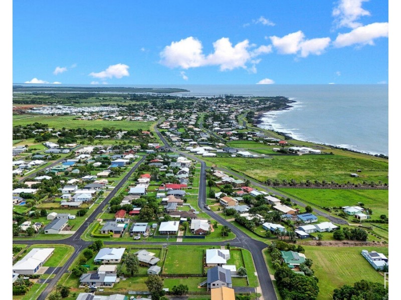 27 Shell Street, Burnett Heads QLD 4670