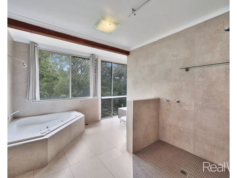 19 Samuels Road, Branyan QLD 4670