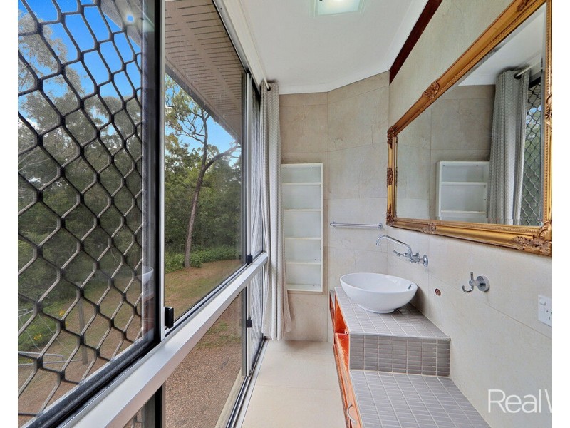 19 Samuels Road, Branyan QLD 4670