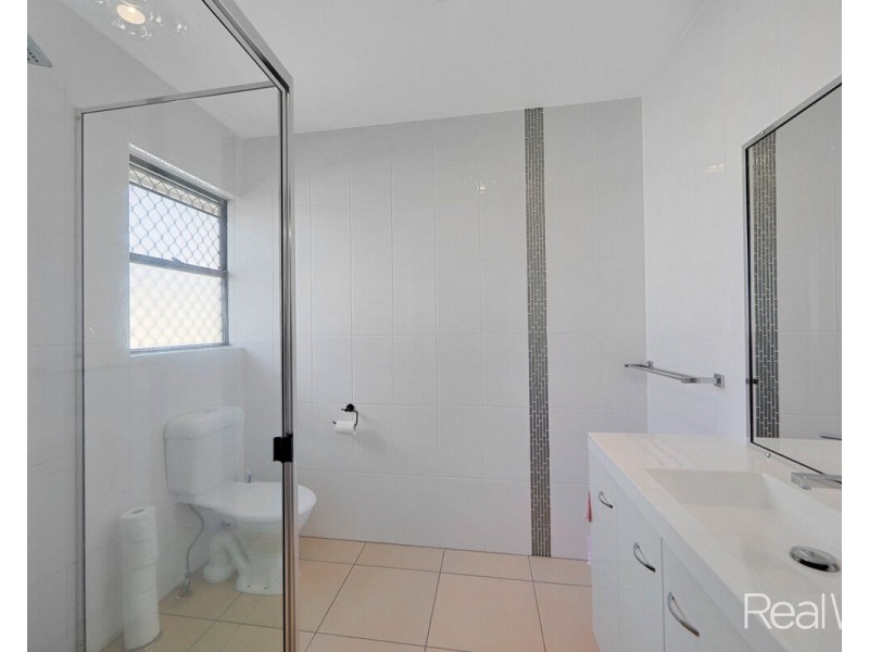 17 Slocomb Street, Avenell Heights QLD 4670