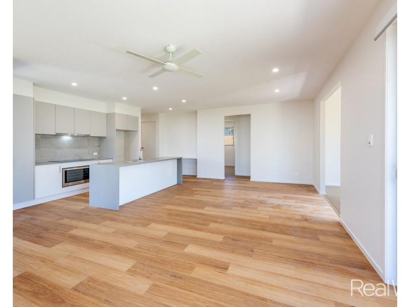 15 Wren Place, Branyan QLD 4670