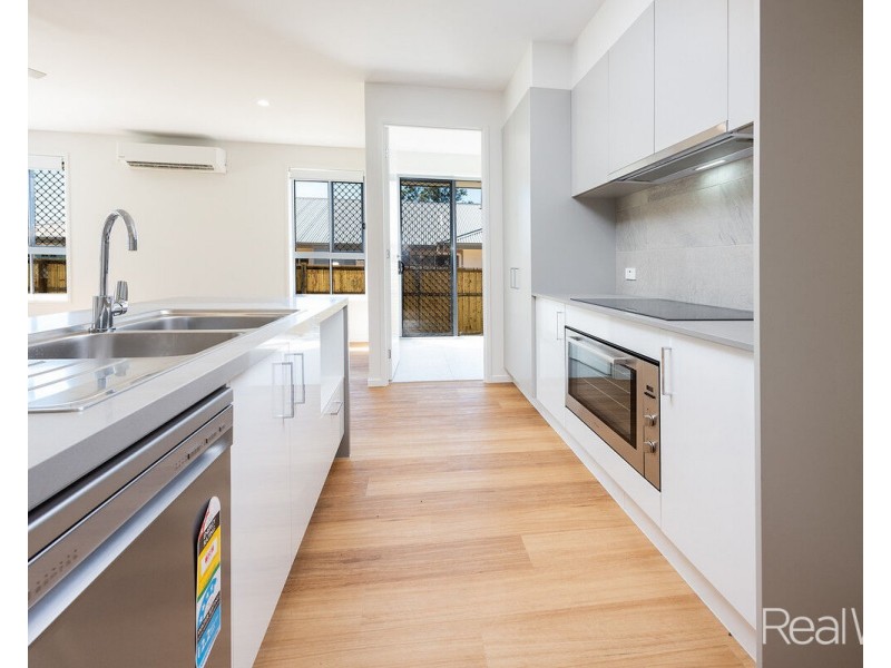 15 Wren Place, Branyan QLD 4670