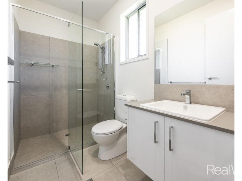 15 Wren Place, Branyan QLD 4670