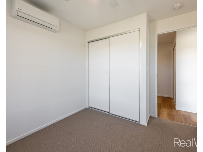 15 Wren Place, Branyan QLD 4670