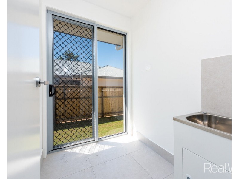 15 Wren Place, Branyan QLD 4670