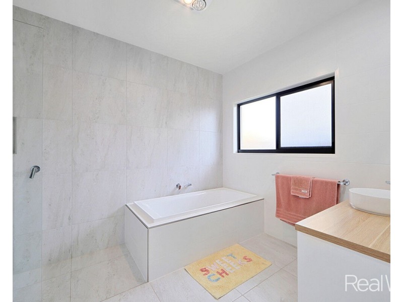 2 St Clair Street, Ashfield QLD 4670