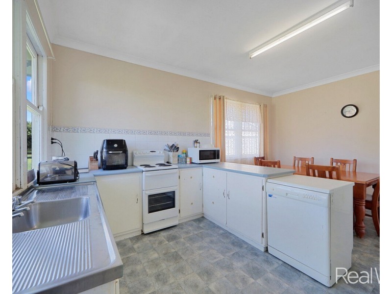 194 Woods East Road, Alloway QLD 4670
