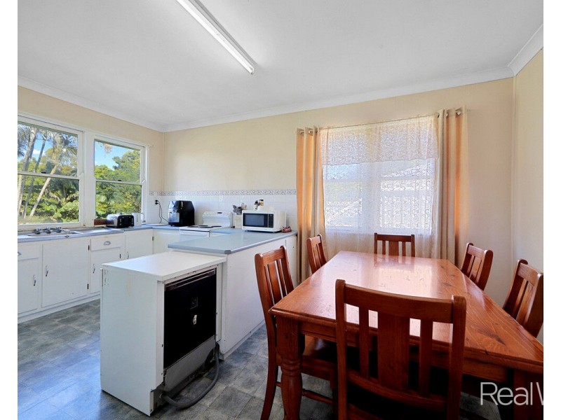 194 Woods East Road, Alloway QLD 4670