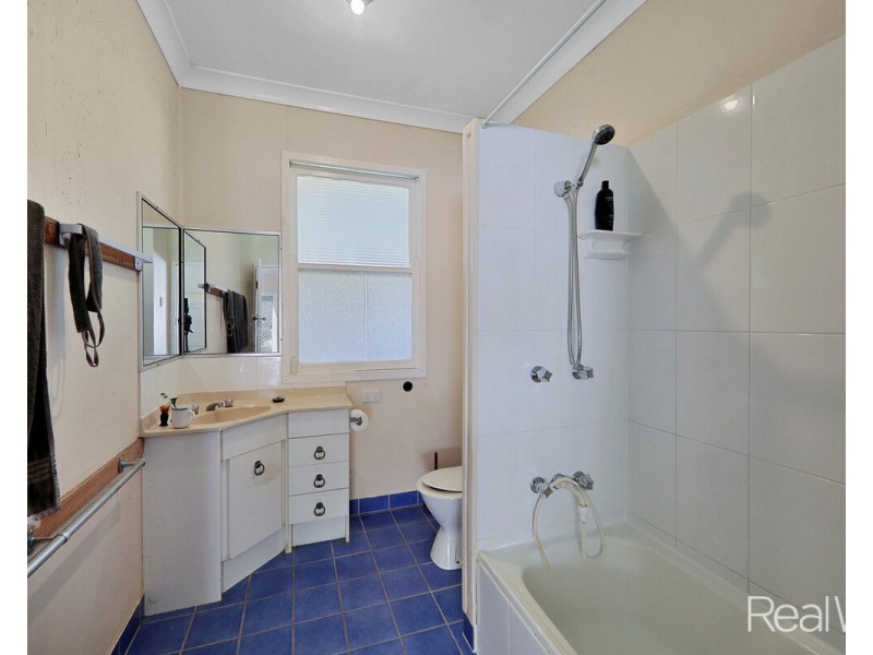 194 Woods East Road, Alloway QLD 4670