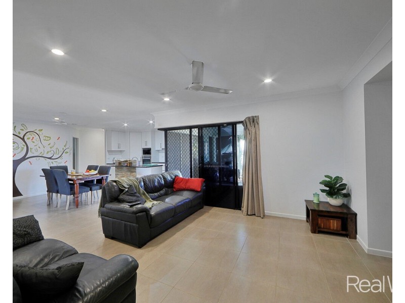 2 Mountney Street, Avoca QLD 4670