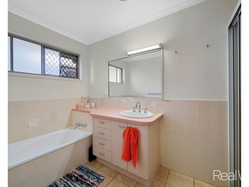 33 Totten Street, Kepnock QLD 4670