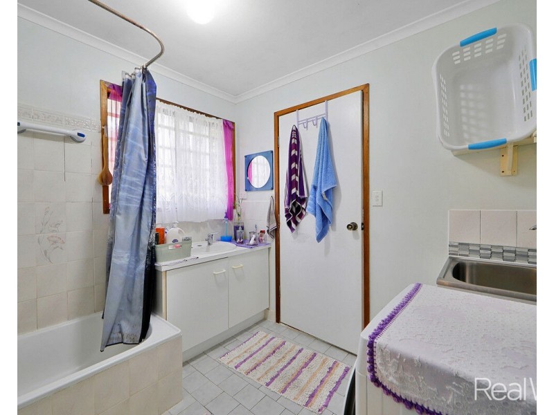 24 Gunsynd Grove, Branyan QLD 4670