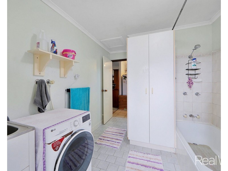 24 Gunsynd Grove, Branyan QLD 4670
