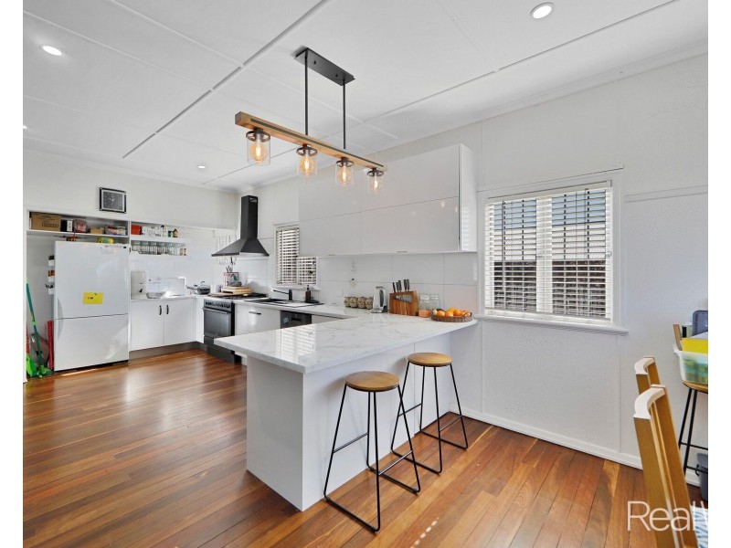 2 Dix Street, Kepnock QLD 4670