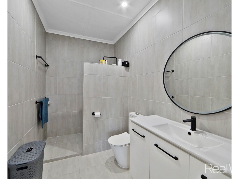 2 Dix Street, Kepnock QLD 4670