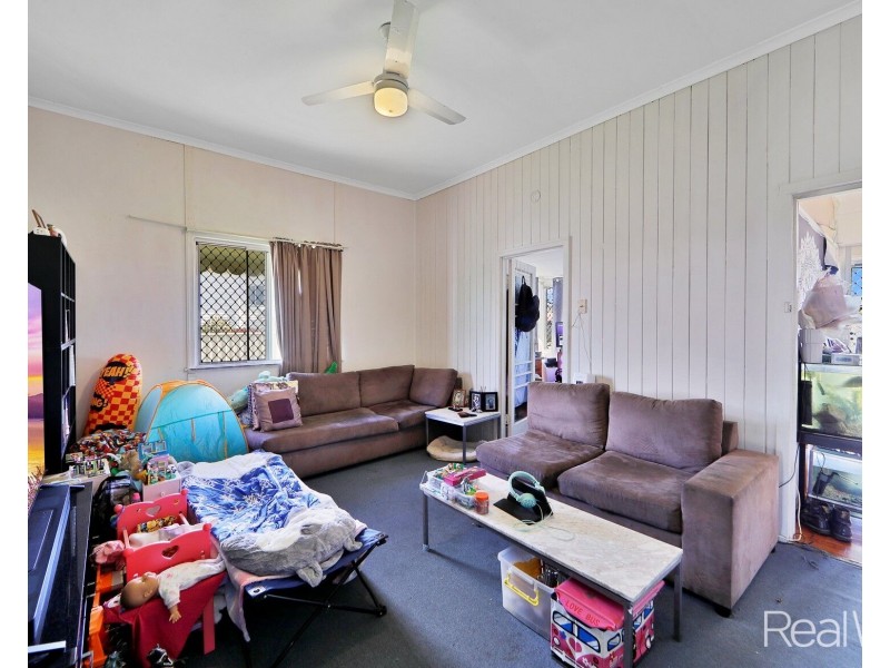 24 Dunn Road, Avenell Heights QLD 4670