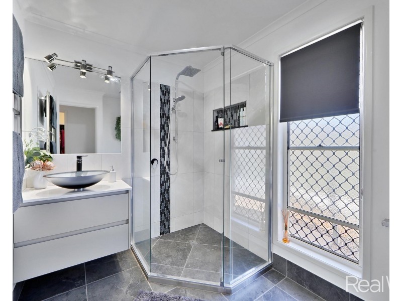 9 Marquis Court, Avenell Heights QLD 4670