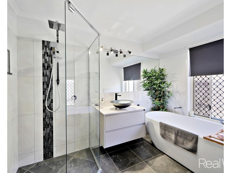 9 Marquis Court, Avenell Heights QLD 4670