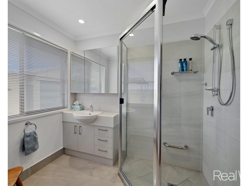 15 Emerick Street, Kepnock QLD 4670