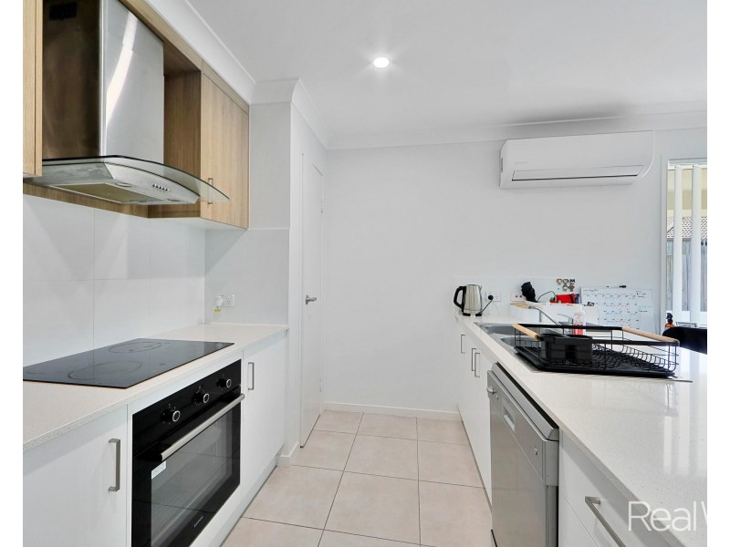 25 Sharp Crescent, Branyan QLD 4670