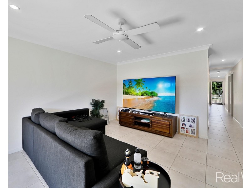 25 Sharp Crescent, Branyan QLD 4670
