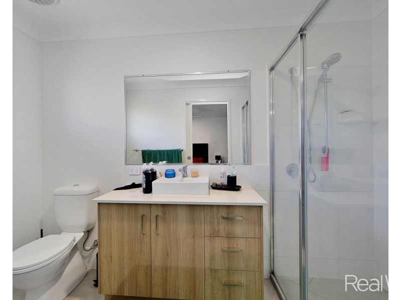 25 Sharp Crescent, Branyan QLD 4670