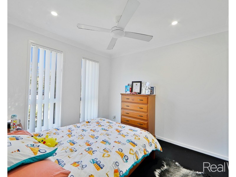 25 Sharp Crescent, Branyan QLD 4670