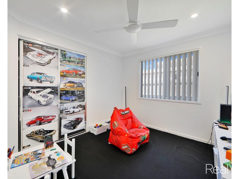 25 Sharp Crescent, Branyan QLD 4670