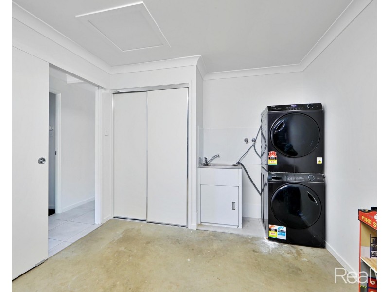 25 Sharp Crescent, Branyan QLD 4670