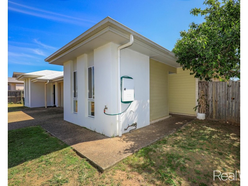 25 Sharp Crescent, Branyan QLD 4670