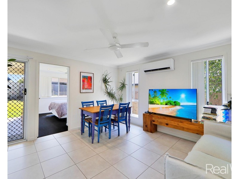 25 Sharp Crescent, Branyan QLD 4670