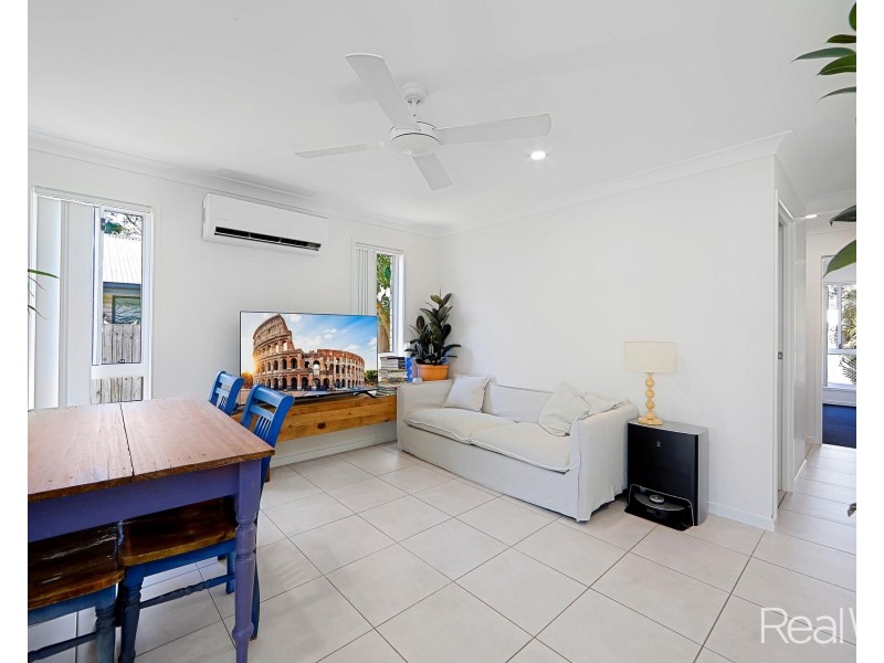25 Sharp Crescent, Branyan QLD 4670