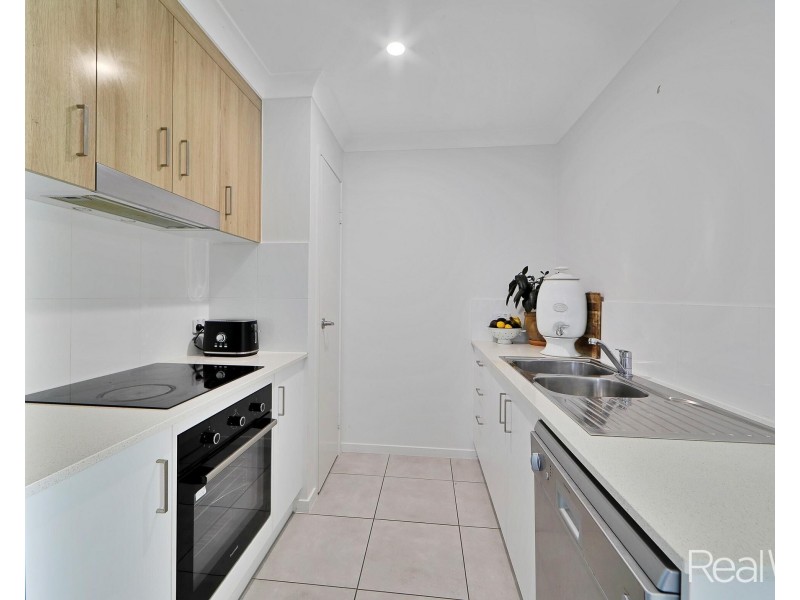 25 Sharp Crescent, Branyan QLD 4670