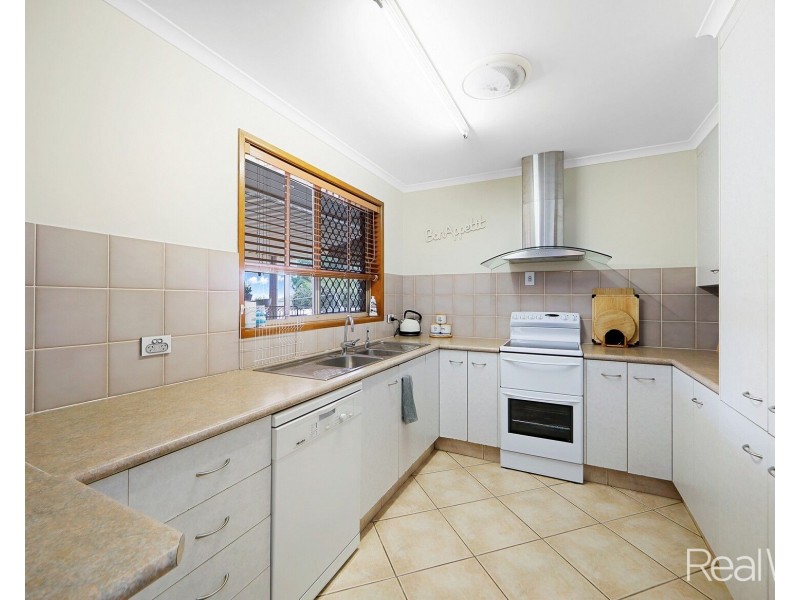 26 East West Avenue, Avoca QLD 4670