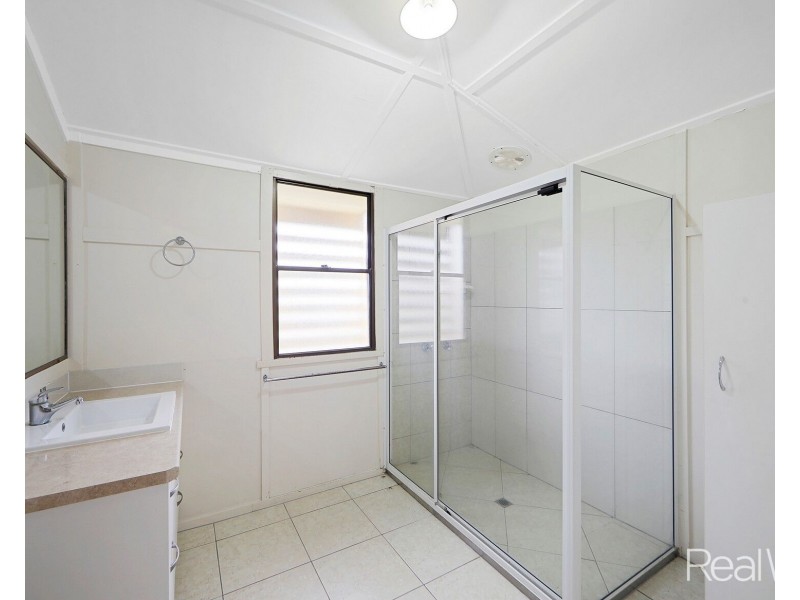 26 East West Avenue, Avoca QLD 4670