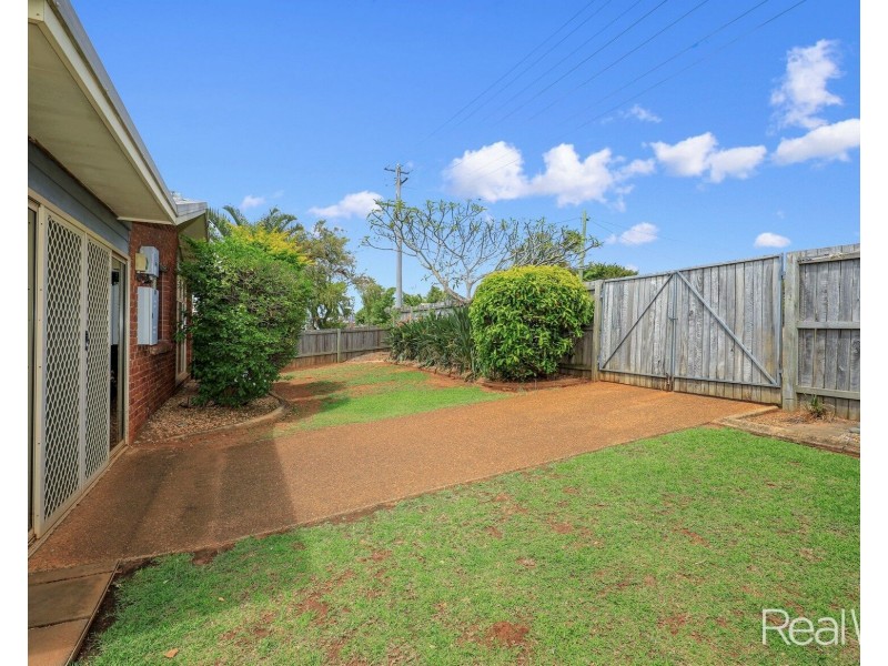 26 East West Avenue, Avoca QLD 4670