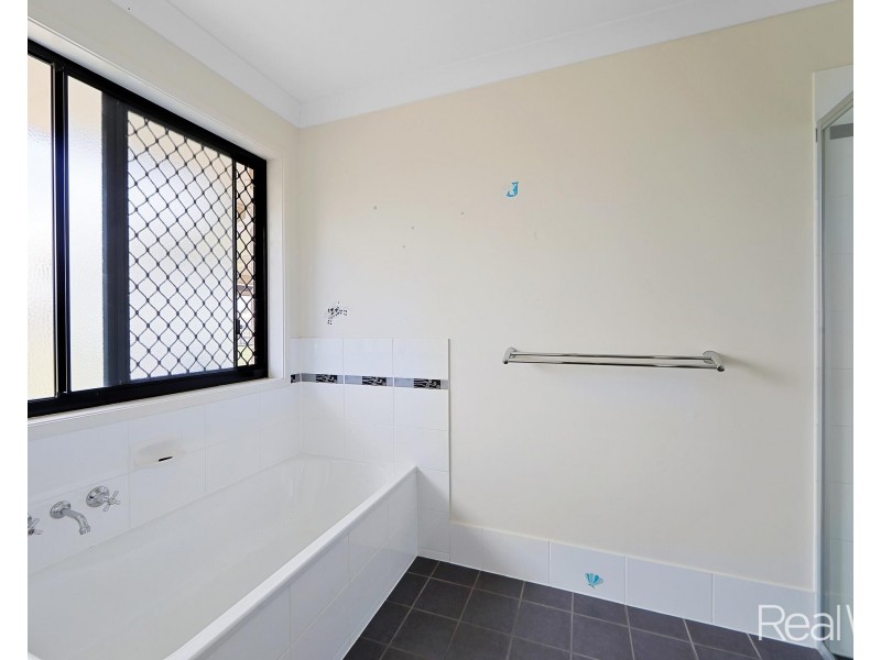 5 Rokeby Court, Branyan QLD 4670