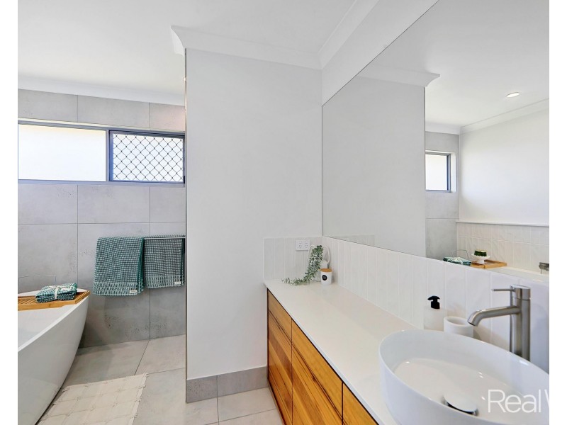 2 Headlands Esplanade, Innes Park QLD 4670