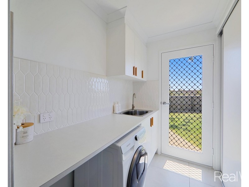 2 Headlands Esplanade, Innes Park QLD 4670