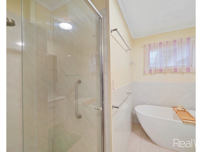 21 Dix Street, Kepnock QLD 4670