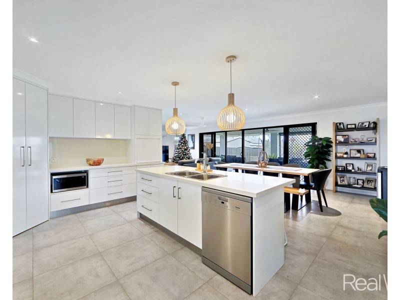 18 Beech Links Drive, Ashfield QLD 4670