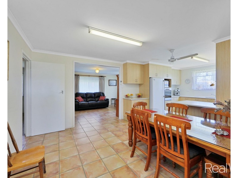 27 Sinclair Street, Avenell Heights QLD 4670