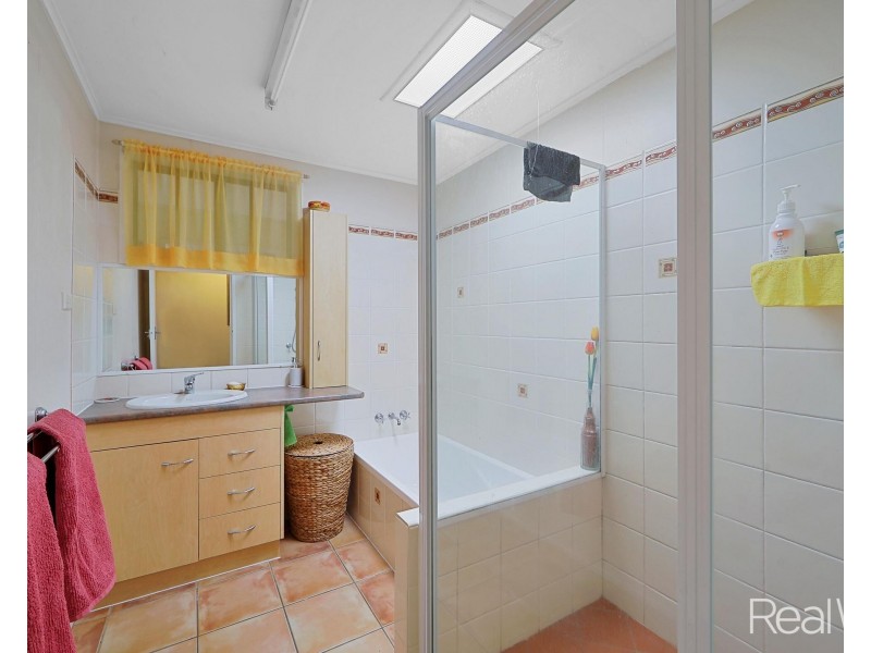 27 Sinclair Street, Avenell Heights QLD 4670